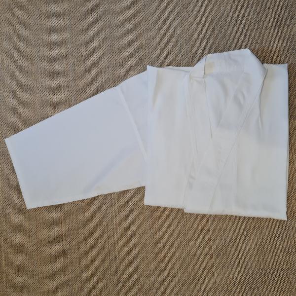 Gi aus Baumwolle - Stofffarbe weiß - Größe 160 cm ➤ www.bokken-shop.de. Gi passend für Iaido, Aikdo, Kendo, Jodo. Dein Budo-Fachhändler!